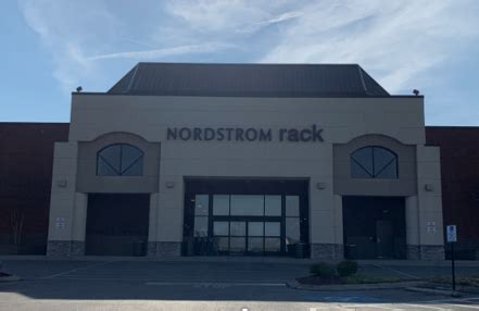 Nordstrom rack brentwood - Check us out. And if you’re already a loyal customer, thanks for shopping with us! Nordstrom Rack has been serving customers for over 40 years. Please visit our store in Manchester at 100 Highlands Blvd Dr or give us a call at (636) 438-4100. 